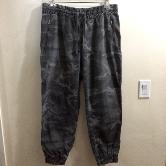 TNA Aritzia ALIX grey camo jogger pants - Picture 2 of 8